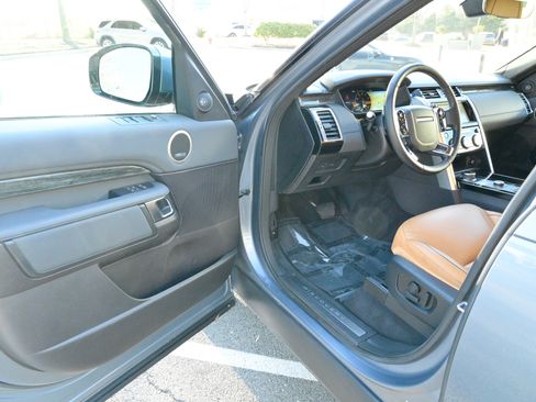 Used 2019 Land Rover Discovery HSE image 15