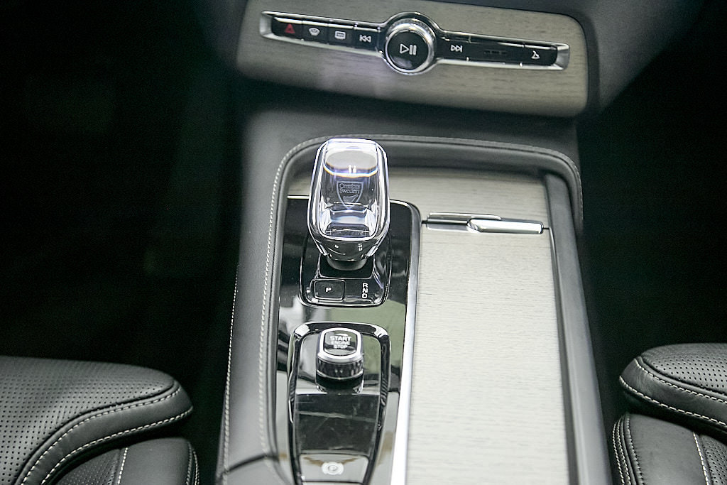 Certified 2025 Volvo XC90 B6 Ultra w/ Protection Package Premier AWD/4WD image 30