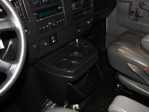 Used 2017 Chevrolet Express 2500 Extended RWD image 14