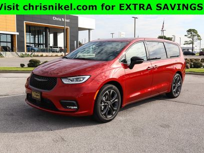 New 2026 Chrysler Pacifica Select