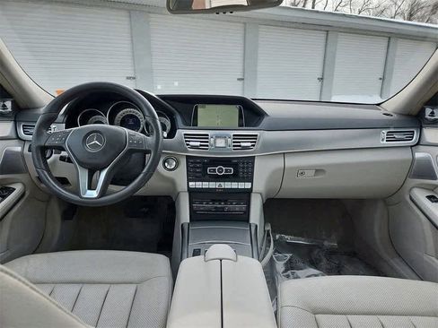 Used 2014 Mercedes-Benz E 550 4MATIC Sedan image 12