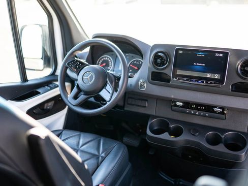 Used 2024 Mercedes-Benz Sprinter 2500 image 28