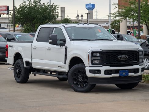 New 2026 Ford F250 Lariat w/ Black Appearance Package AWD/4WD image 1