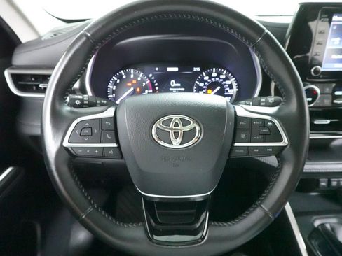 Used 2020 Toyota Highlander XLE AWD/4WD image 13