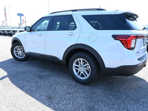 New 2026 Ford Explorer Active RWD image 8