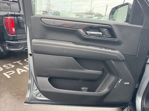 New 2026 GMC Yukon XL Elevation w/ LPO, Elevation Black Package image 11