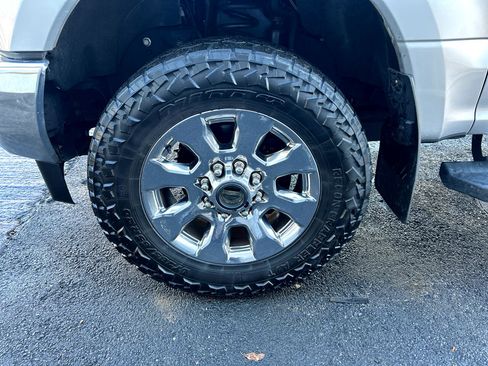 Used 2019 Ford F250 Lariat w/ Chrome Package image 16