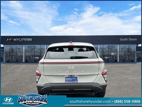 Certified 2025 Hyundai Kona SE image 7
