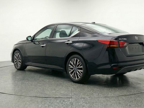 Used 2025 Nissan Altima 2.5 SV FWD image 6