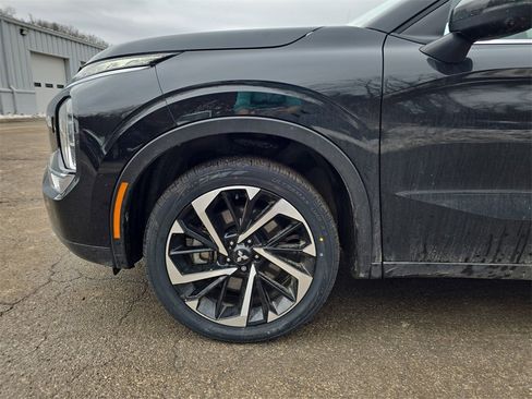 Used 2024 Mitsubishi Outlander SE image 5