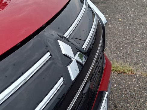 Used 2025 Mitsubishi Outlander SE AWD/4WD image 5