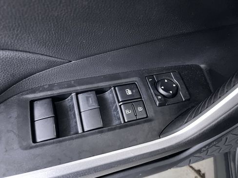 Used 2021 Toyota RAV4 LE AWD/4WD image 11