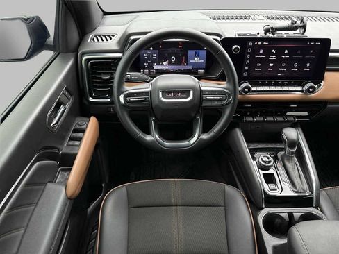 Used 2024 GMC Canyon AT4 w/ Technology Package image 9