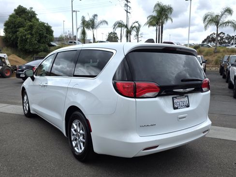 Certified 2023 Chrysler Voyager LX image 3