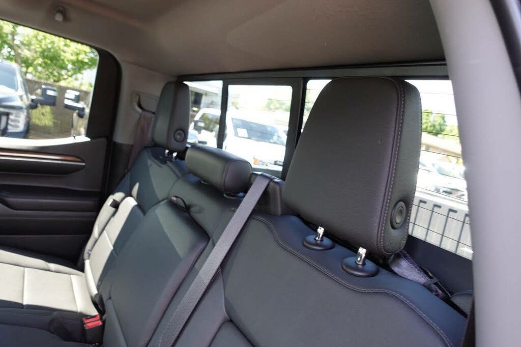 Used 2022 Chevrolet Silverado 1500 LT Trail Boss w/ LT Trail Boss Premium Package AWD/4WD image 32