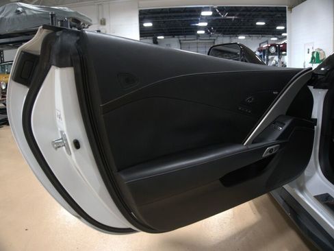 Used 2015 Chevrolet Corvette Z06 w/ 3LZ Preferred Equipment Group image 35