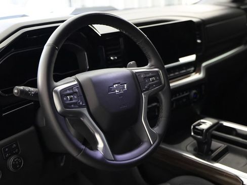 Used 2025 Chevrolet Silverado 1500 LT Trail Boss w/ LT Trail Boss Premium Package AWD/4WD image 19