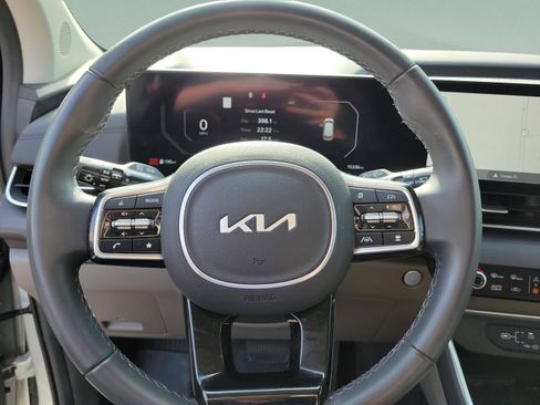 Used 2025 Kia Carnival SX FWD image 17