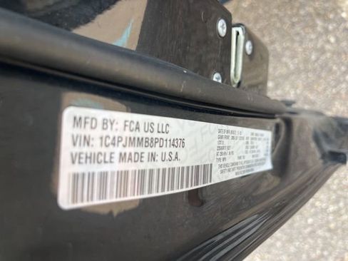 Used 2023 Jeep Cherokee Altitude Lux image 28