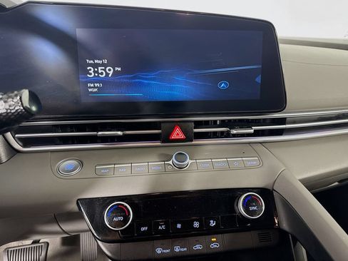 Used 2024 Hyundai Elantra SEL FWD image 19