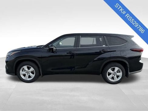 Used 2024 Toyota Highlander LE image 4