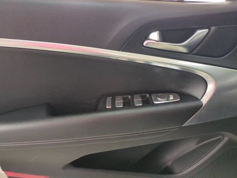 Used 2025 Genesis G70 2.5T RWD image 9