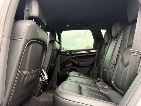 Used 2018 Porsche Cayenne AWD/4WD image 28