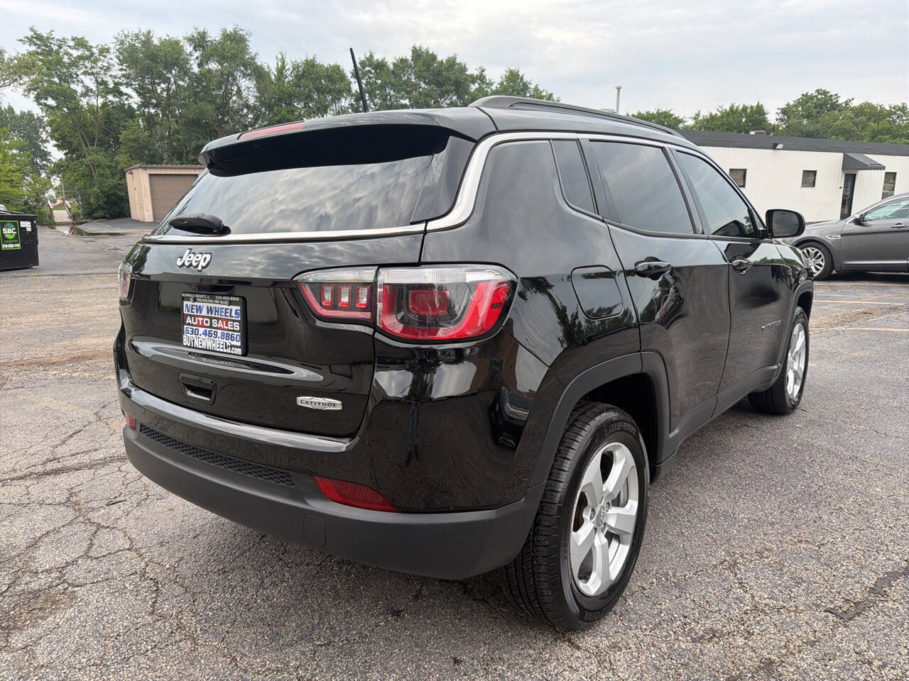Used 2018 Jeep Compass Latitude w/ Cold Weather Group FWD image 6