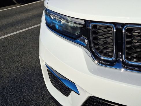 Certified 2024 Jeep Grand Cherokee Limited image 28