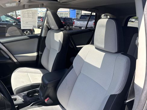 Used 2018 Toyota RAV4 XLE AWD/4WD image 13