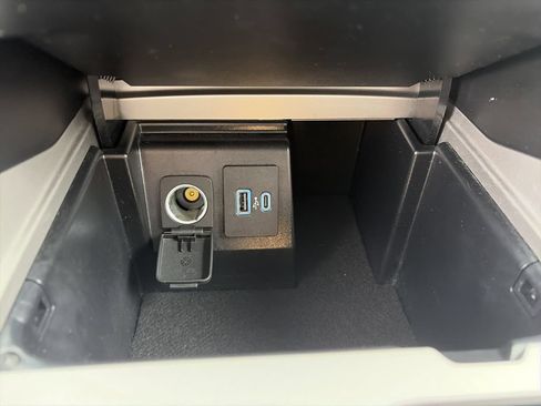 Used 2023 Ford Explorer Limited AWD/4WD image 26