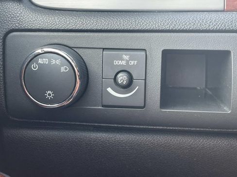 Used 2012 Chevrolet Suburban LS RWD image 25