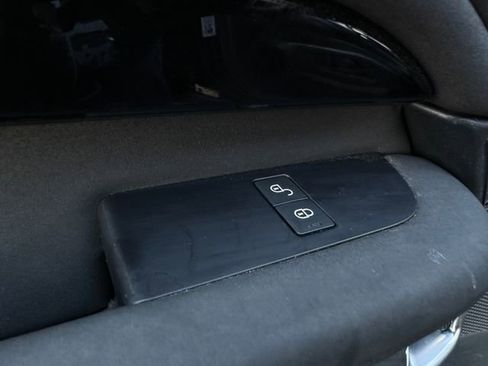 Used 2019 Land Rover Discovery SE image 14