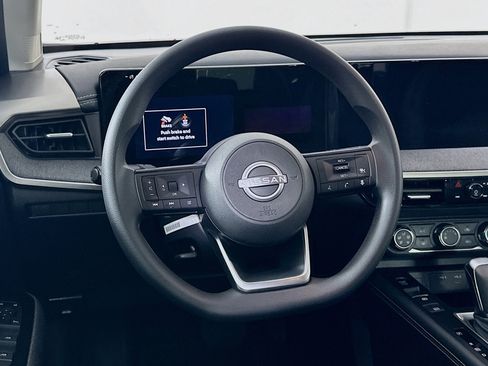 Used 2025 Nissan Kicks SV image 17