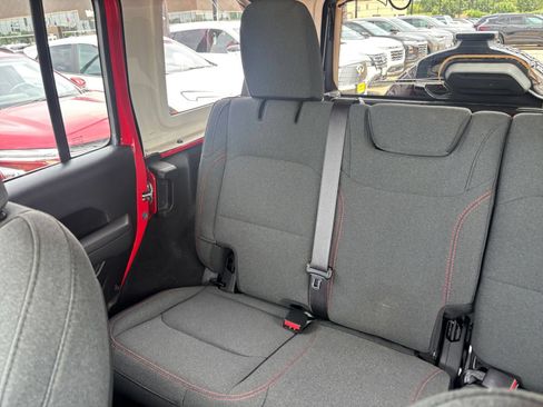 Used 2025 Jeep Wrangler Unlimited Rubicon AWD/4WD image 38