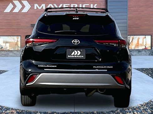 Used 2023 Toyota Highlander Platinum image 6