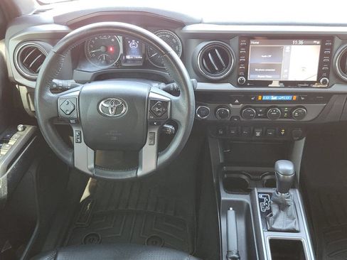Used 2021 Toyota Tacoma TRD Sport w/ TRD Premium Sport Package AWD/4WD image 19