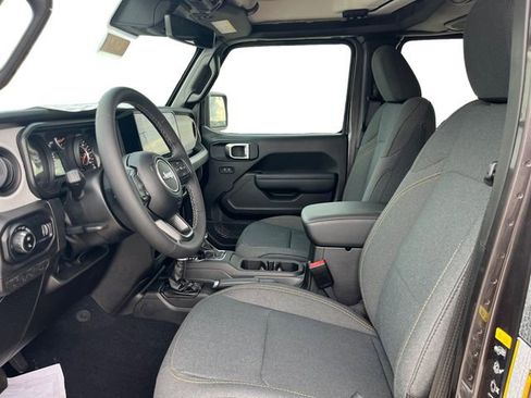 New 2025 Jeep Gladiator Sport image 9