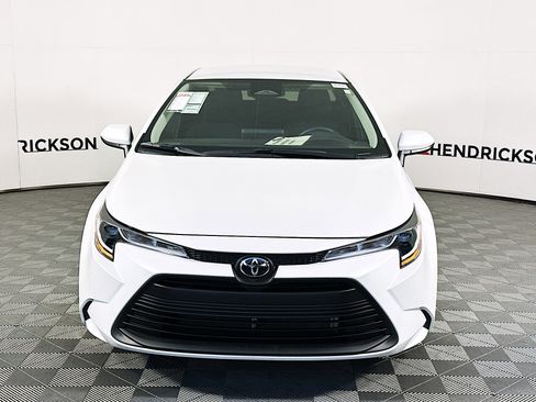 Used 2025 Toyota Corolla LE image 8