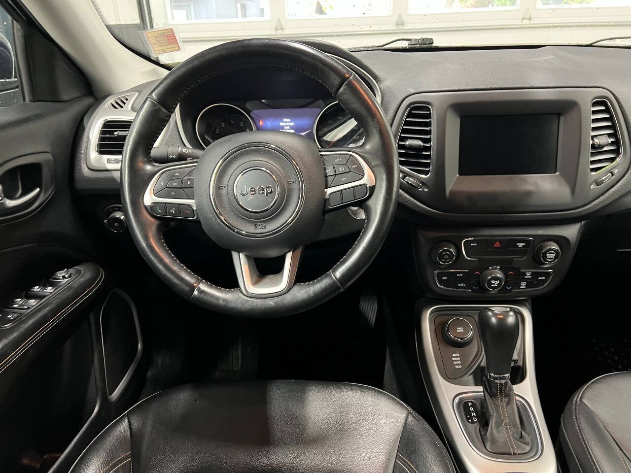 Used 2019 Jeep Compass Latitude w/ Popular Equipment Group AWD/4WD image 8