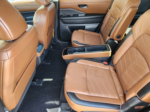 Used 2022 Nissan Pathfinder Platinum w/ Cargo Package image 12