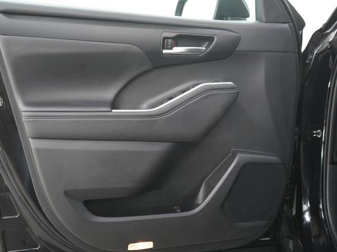 Used 2025 Toyota Highlander XSE AWD/4WD image 21