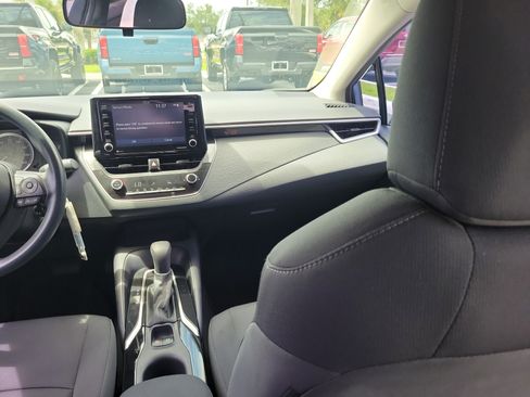 Used 2022 Toyota Corolla LE FWD image 17