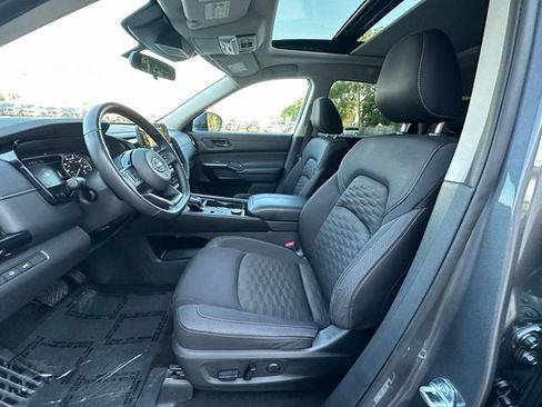 Used 2023 Nissan Pathfinder SV w/ SV Premium Package AWD/4WD image 23