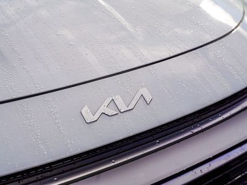 Certified 2025 Kia Niro SX Touring image 4