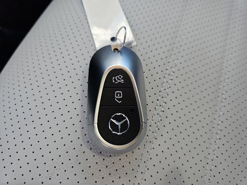 New 2026 Mercedes-Benz GLC 300 image 37