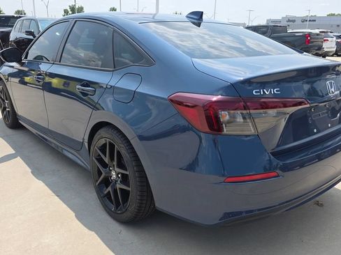 Used 2025 Honda Civic Sport image 3