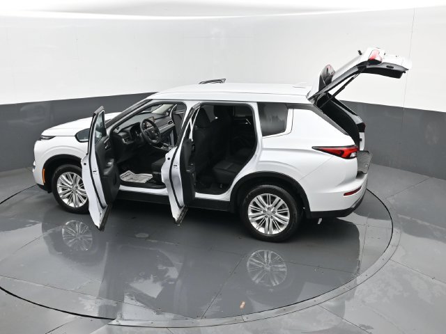 Used 2024 Mitsubishi Outlander ES AWD/4WD image 30