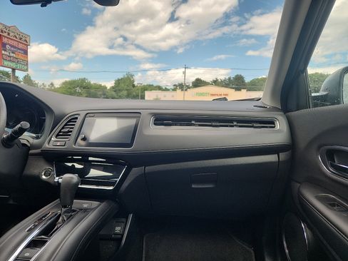 Used 2019 Honda HR-V EX image 11