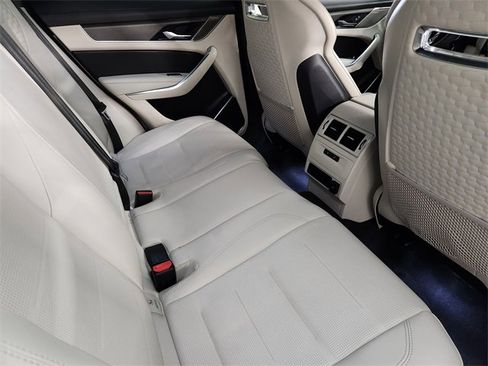 Used 2023 Jaguar F-PACE SVR image 32